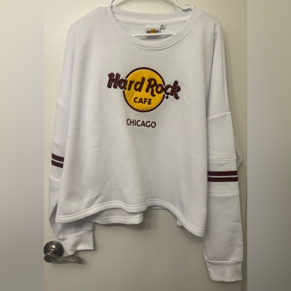 Hard Rock Cafe Sweaters - NWT Hard Rock Cafe Chicago Women's Fleece Chenille Chain Stitch Crop Crew